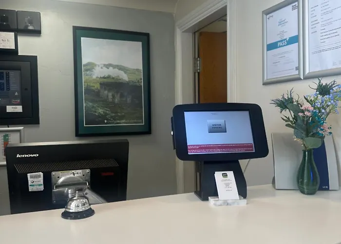 Go2 Glasgow Cumbernauld Hotel - Free Parking And Pet Friendly
